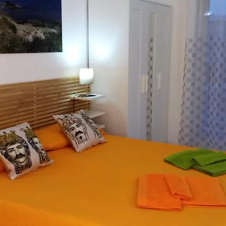 A Ficurinia Apartment *